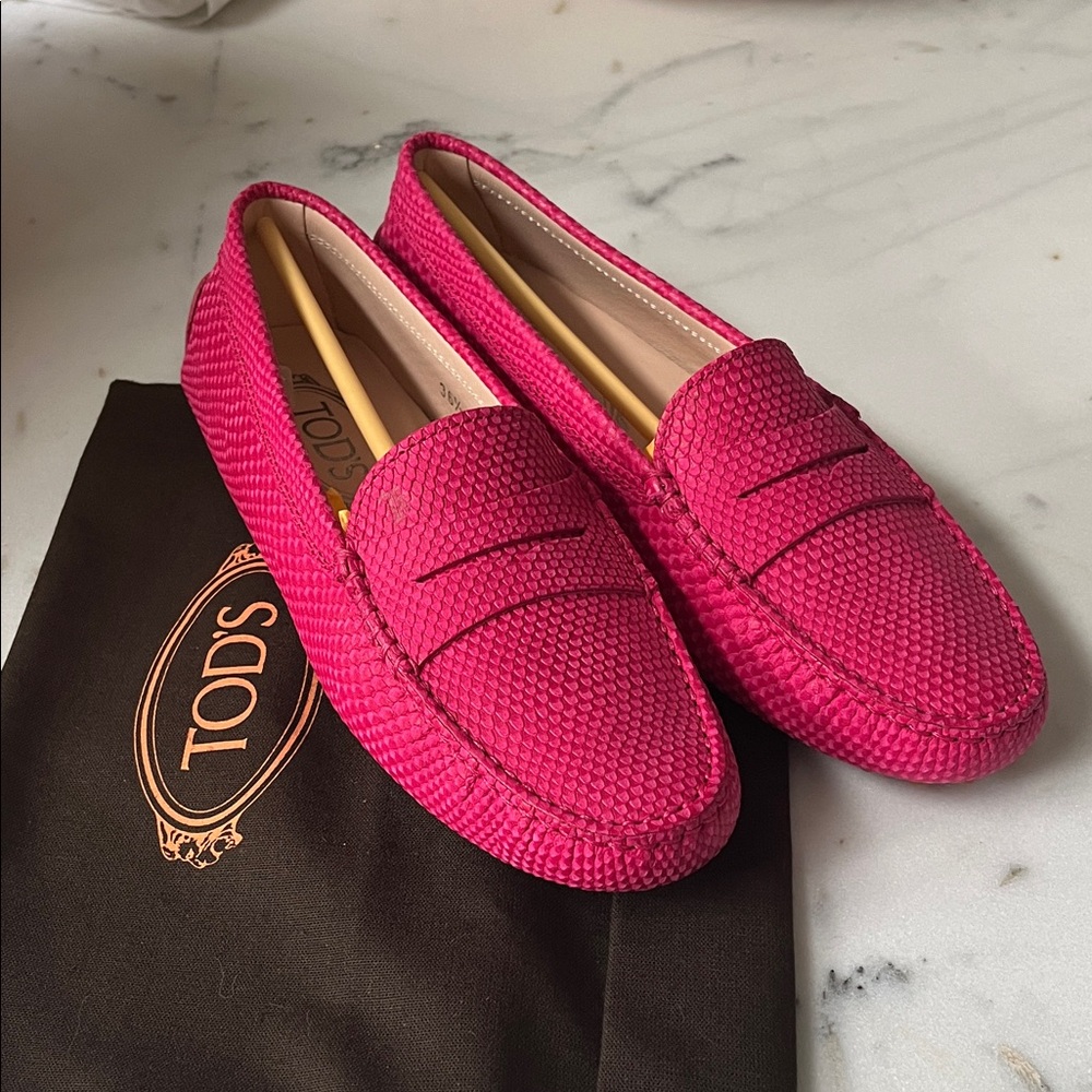 Tod's Gommini Driving Loafer in Pink